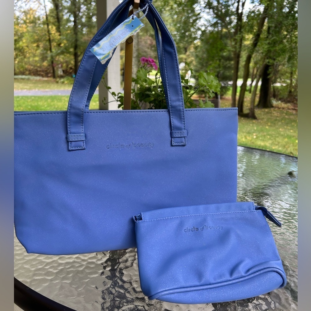 ☀️NWT- Vintage 90’s -Circle of Beauty-Blue Tote and Pouch Set